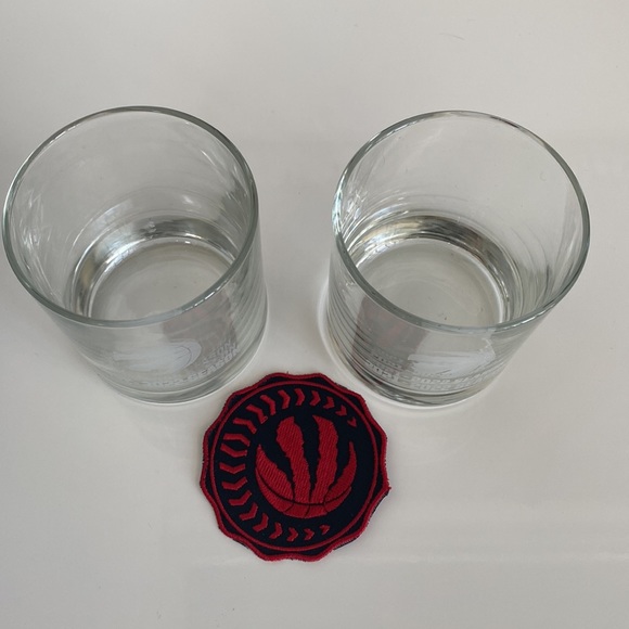 Raptors commemorative glasses for the 2021-22 basketball season & Raptors patch - Picture 8 of 11